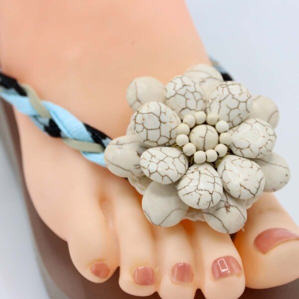 Detail foto Bandajanas Quickie Boho Flowers. Sleehakslipper in Bohemian style met verwisselbare banden en accessoires.